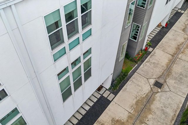 1166 W 19th Street, Houston, TX 77008