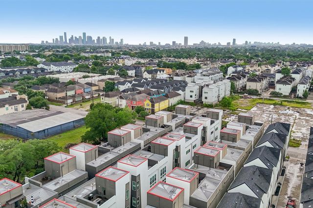 1166 W 19th Street, Houston, TX 77008