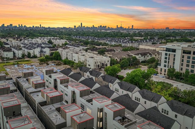1166 W 19th Street, Houston, TX 77008