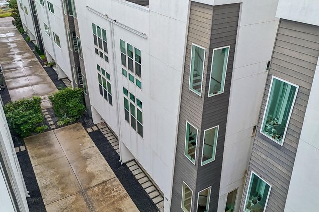 1166 W 19th Street, Houston, TX 77008
