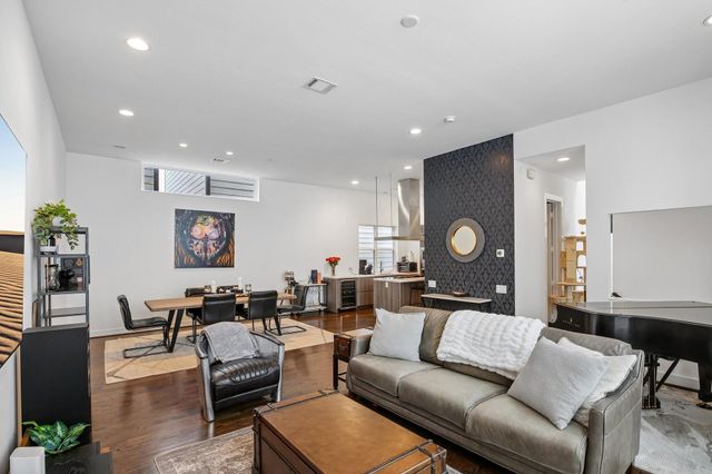 1166 W 19th Street, Houston, TX 77008