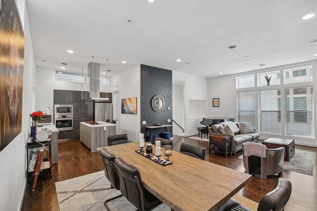 1166 W 19th Street, Houston, TX 77008
