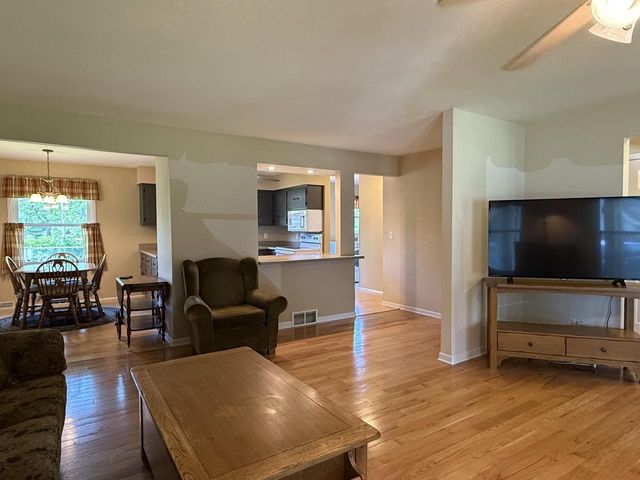 W290N8275 Florencetta HEIGHTS, Hartland, WI 53029