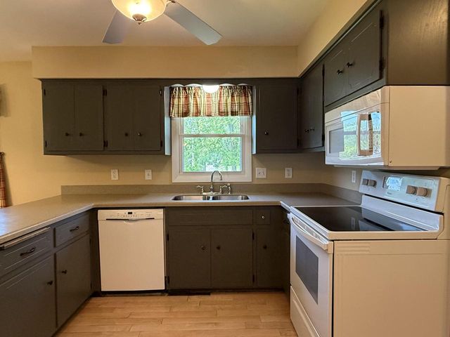 W290N8275 Florencetta HEIGHTS, Hartland, WI 53029