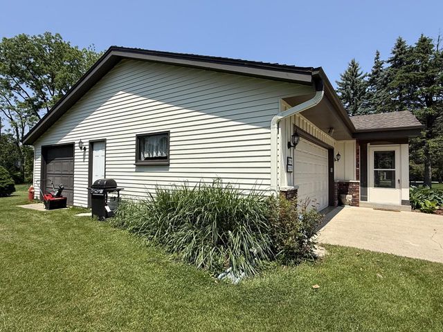 W290N8275 Florencetta HEIGHTS, Hartland, WI 53029