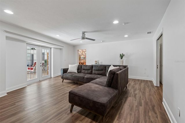 2540 LAKE ELLEN CIRCLE, Tampa, FL 33618