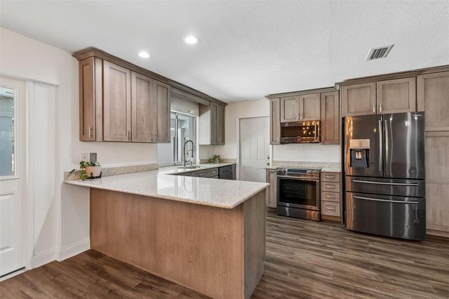 2540 LAKE ELLEN CIRCLE, Tampa, FL 33618