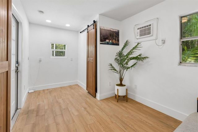 2540 LAKE ELLEN CIRCLE, Tampa, FL 33618