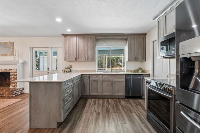 2540 LAKE ELLEN CIRCLE, Tampa, FL 33618