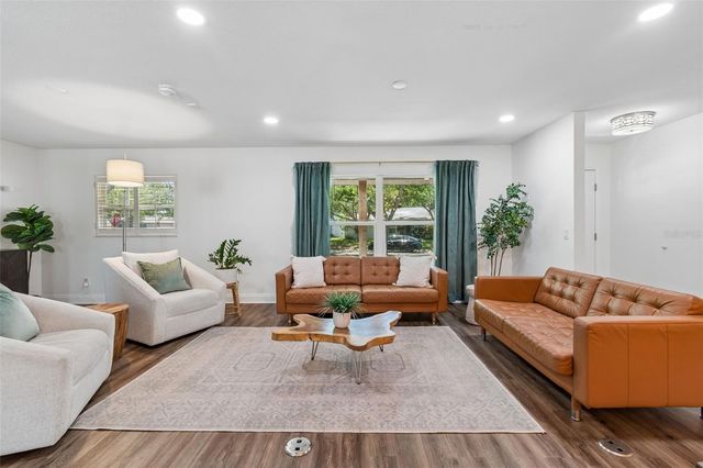 2540 LAKE ELLEN CIRCLE, Tampa, FL 33618