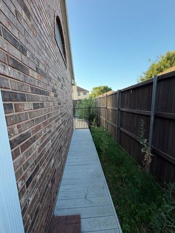 1409 Mayflower Lane, Lewisville, TX 75077