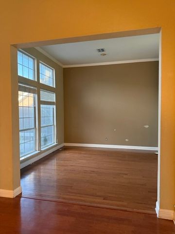 1409 Mayflower Lane, Lewisville, TX 75077