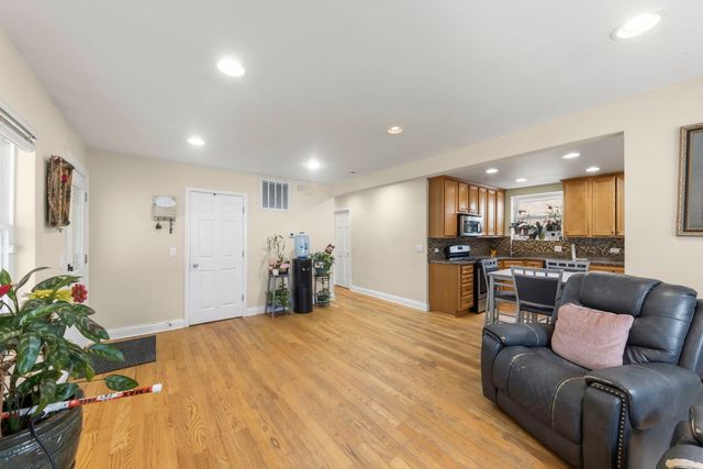 1926 S 16th Avenue, Broadview, IL 60155
