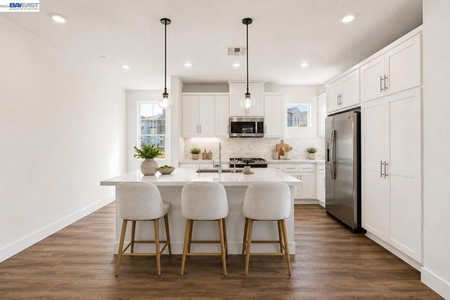 6065 Bullion Ln, Dublin, CA 94568