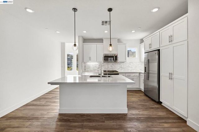 6065 Bullion Ln, Dublin, CA 94568