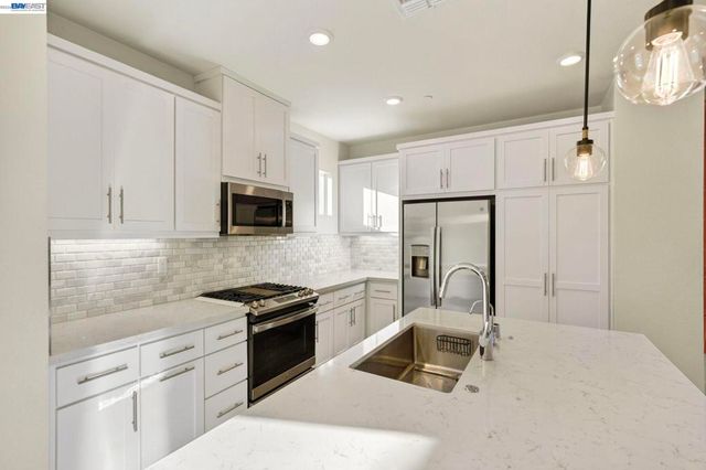 6065 Bullion Ln, Dublin, CA 94568