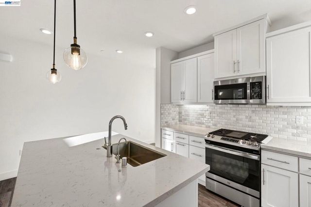 6065 Bullion Ln, Dublin, CA 94568