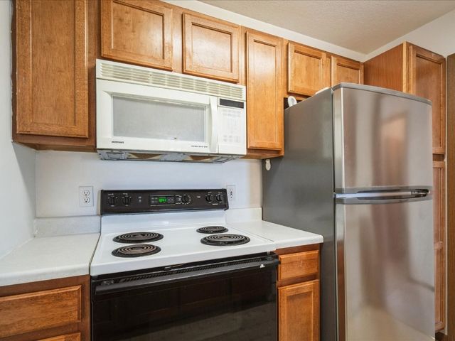 3509 E Avenue NW D, Cedar Rapids, IA 52405