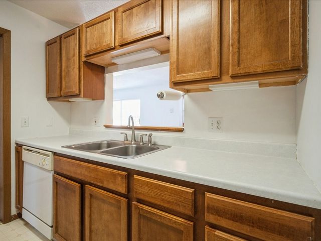 3509 E Avenue NW D, Cedar Rapids, IA 52405