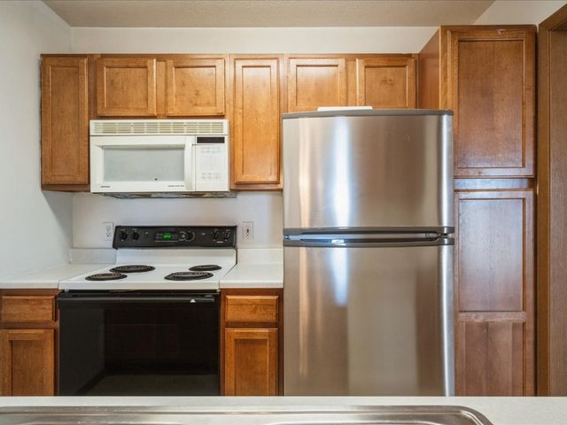 3509 E Avenue NW D, Cedar Rapids, IA 52405