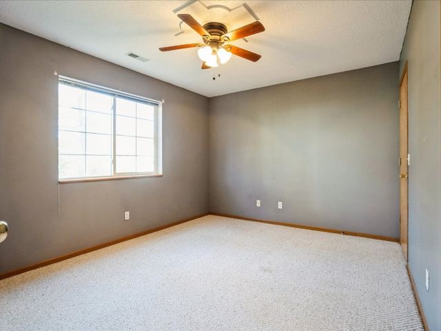 3509 E Avenue NW D, Cedar Rapids, IA 52405