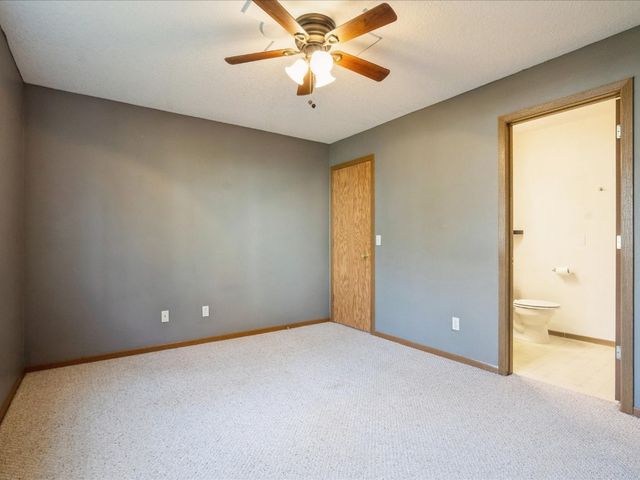 3509 E Avenue NW D, Cedar Rapids, IA 52405