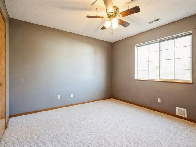 3509 E Avenue NW D, Cedar Rapids, IA 52405