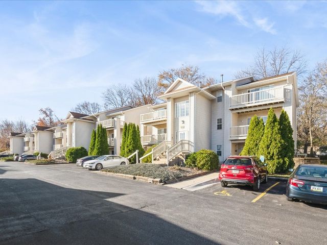 3509 E Avenue NW D, Cedar Rapids, IA 52405