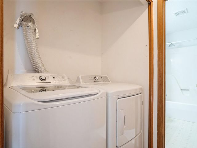 3509 E Avenue NW D, Cedar Rapids, IA 52405