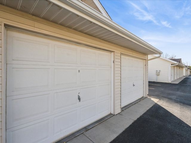 3509 E Avenue NW D, Cedar Rapids, IA 52405