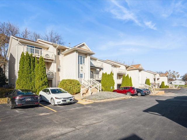 3509 E Avenue NW D, Cedar Rapids, IA 52405