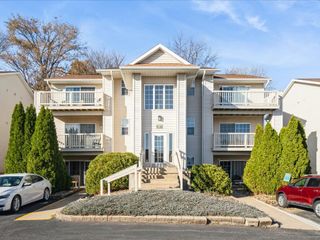 3509 E Avenue NW D, Cedar Rapids, IA 52405