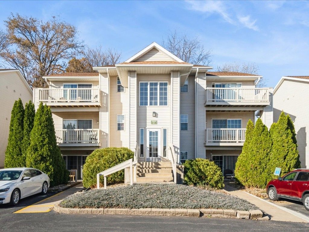 3509 E Avenue NW D, Cedar Rapids, IA 52405