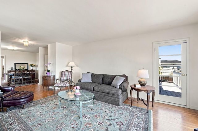 334 Oakview Drive, San Carlos, CA 94070