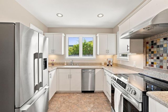 334 Oakview Drive, San Carlos, CA 94070