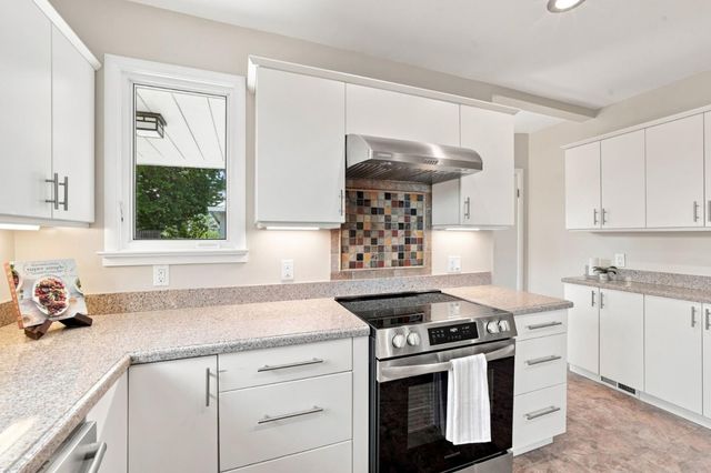 334 Oakview Drive, San Carlos, CA 94070