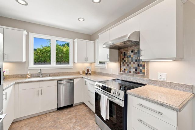 334 Oakview Drive, San Carlos, CA 94070