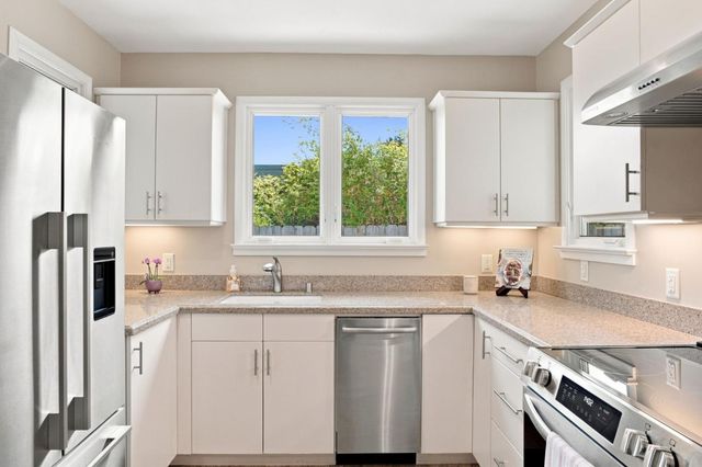 334 Oakview Drive, San Carlos, CA 94070
