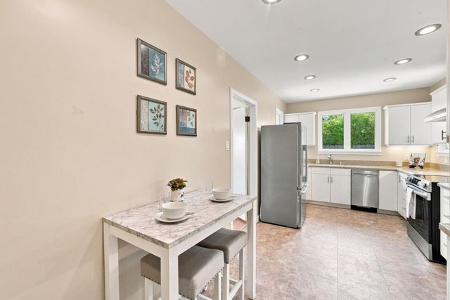 334 Oakview Drive, San Carlos, CA 94070