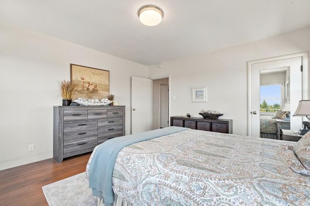 334 Oakview Drive, San Carlos, CA 94070