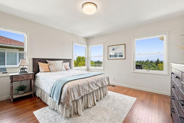 334 Oakview Drive, San Carlos, CA 94070