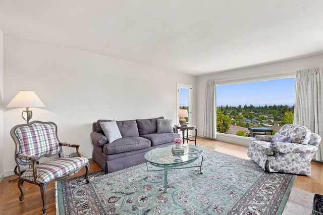 334 Oakview Drive, San Carlos, CA 94070