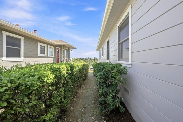 334 Oakview Drive, San Carlos, CA 94070