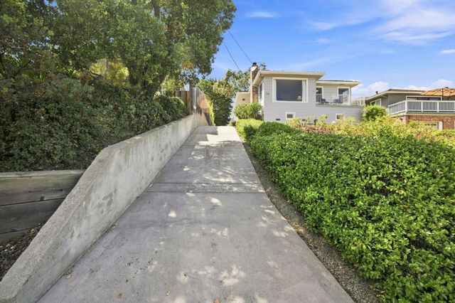 334 Oakview Drive, San Carlos, CA 94070
