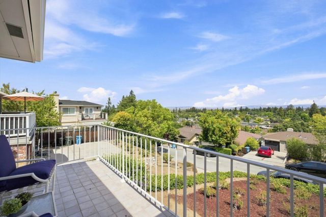 334 Oakview Drive, San Carlos, CA 94070
