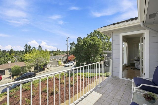 334 Oakview Drive, San Carlos, CA 94070