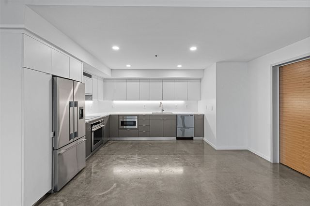 404 E College Street 1007, Iowa City, IA 52240