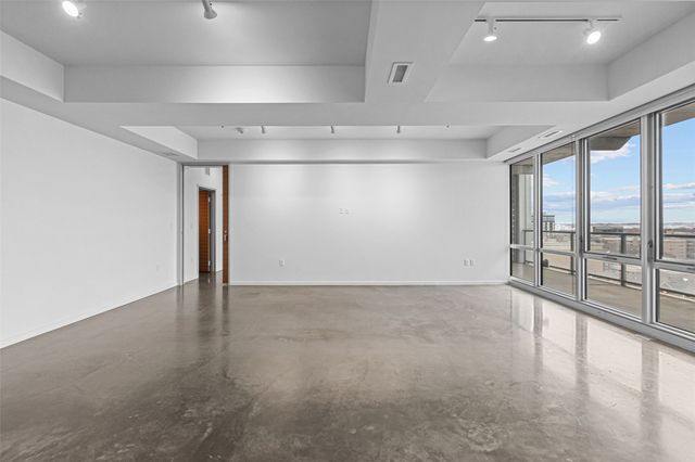 404 E College Street 1007, Iowa City, IA 52240