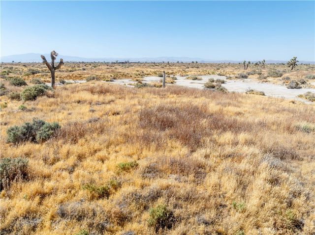 22 Avenue F, Redman, CA 93535