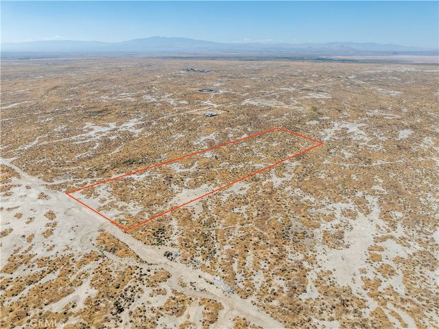 22 Avenue F, Redman, CA 93535